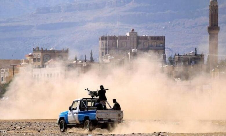 ميليشيات الحوثي تستهدف مقر فريق الحكومة بلجنة الحديدة