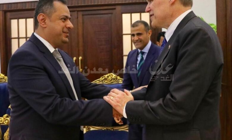 عاجل - السفير الامريكي يصل عدن ويؤكد : لا ندعم الجماعات التي تسعى إلى تقسيم اليمن