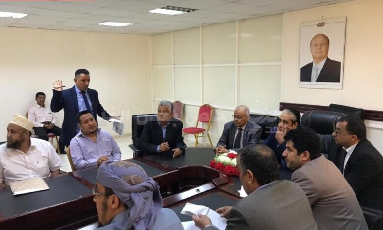 محافظ البنك المركزي يجتمع بمالكي ابرز محلات الصرافة في اليمن