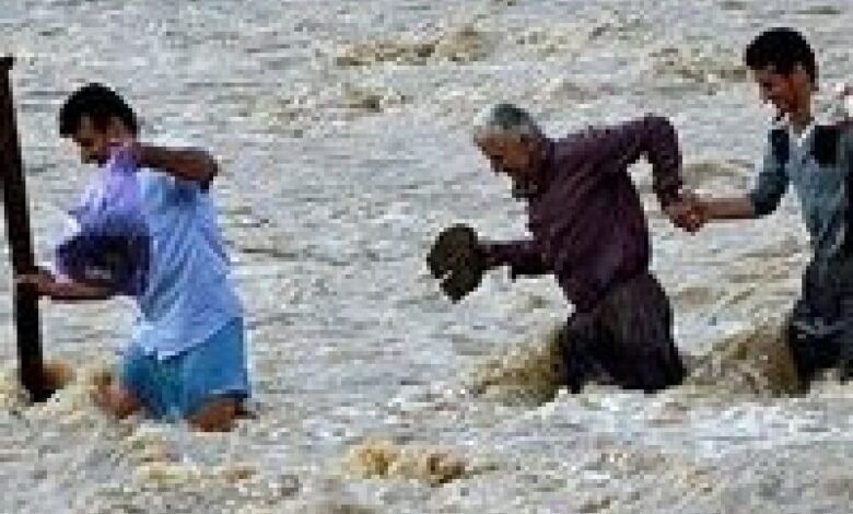 الفيضانات تضرب جنوب غرب إيران وإجلاء سكان في الأحواز