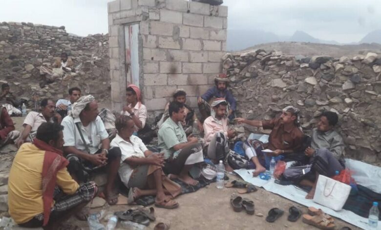 مدير المسيمير يزور جبهة حبيل حنش الحدودية ويحث الأهالي على مواصلة الثبات ضد المليشيات الحوثية