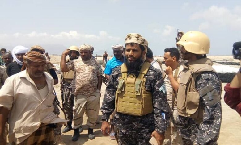 قوة من لواء حماية المنشآت تزيل الاستحداثات في حرم مملاح عدن