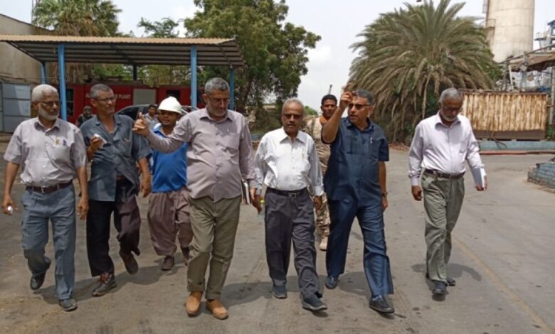 أمين محلي عدن يتفقد سير العمل بمحطة الحسوة الكهروحرارية بعد إعادة تشغيلها مؤخراً