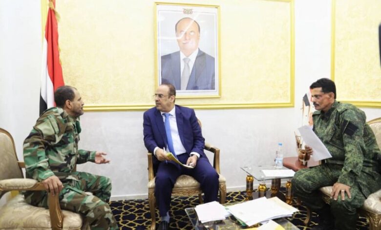 نائب رئيس الوزراء وزير الداخلية يلتقي مدير شرطة العاصمة المؤقتة عدن