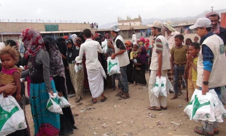 مركز الملك سلمان للإغاثة الإنسانية يواصل توزيع وجبات الإفطار الجاهزة في اليمن