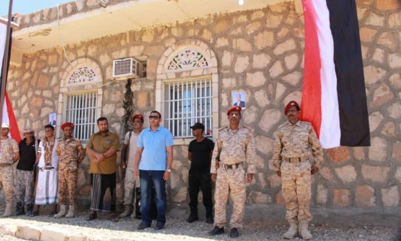 محروس يتفقد كتيبة الدفاع الساحلي في مدينة حديبوه بسقطرى