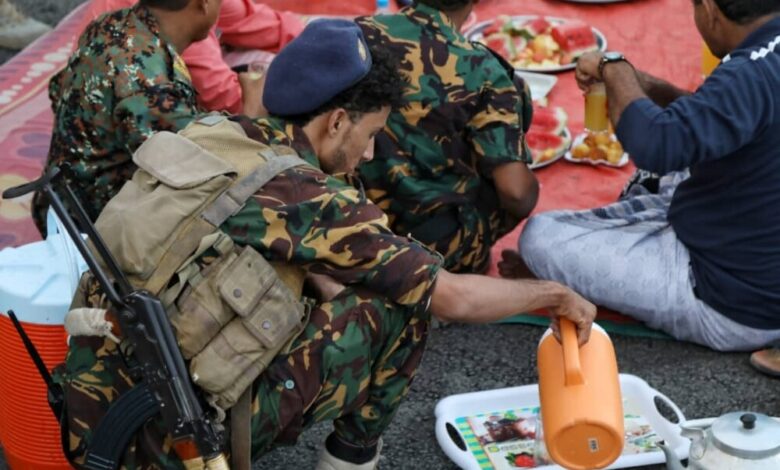 اللواء فضل باعش يقيم مأدبة إفطار لمنتسبي قوات الأمن الخاصة لإقليم عدن