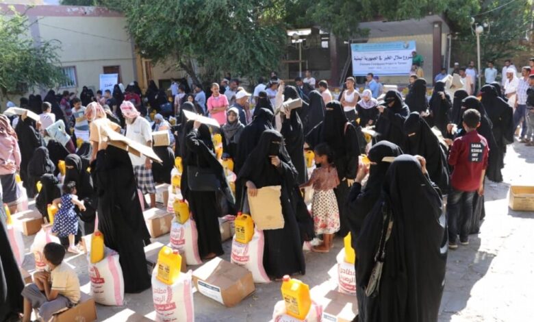 الهيئة العالمية للإغاثة تقدم ( 400 ) سلة غذائية للفقراء في محافظة عدن