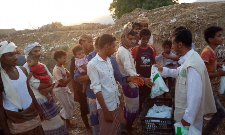 مركز الملك سلمان للإغاثة يواصل لليوم 20 توزيع السلال الغذائية ووجبات الإفطار الجاهزة في محافظتي الضالع وأبين