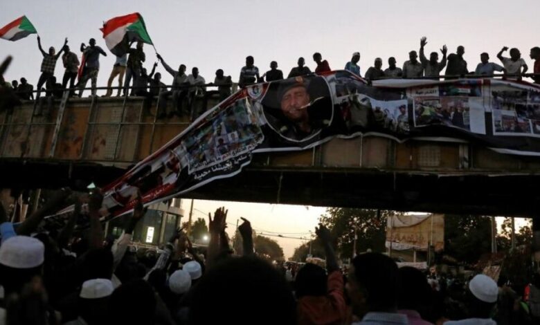 المعارضة السودانية ترفض عرض المجلس العسكري للحوار والقتلى بالعشرات