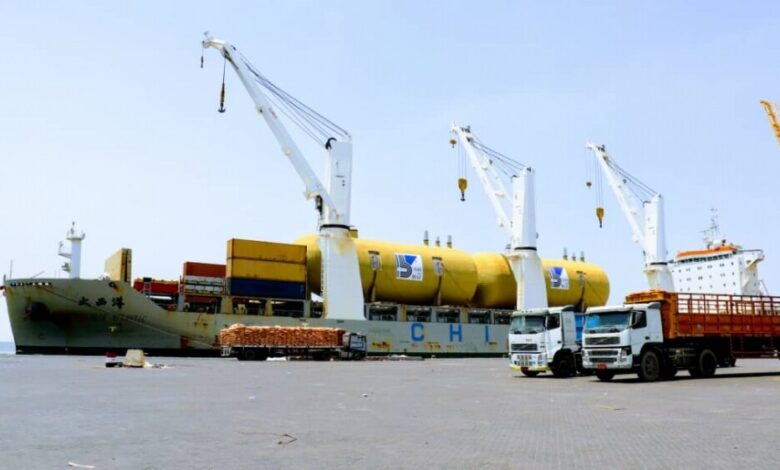عاجل: ميناء عدن يستقبل موادا جديدة خاصة بمشروع كهرباء عدن الجديد