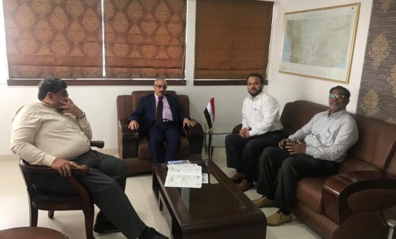 مسؤولون في القنصلية اليمنية بالهند يلتقون اطباء هنود