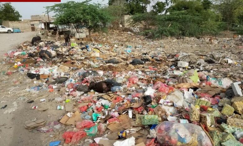 مواطنون يشكون تكدس القمامة والقاذورات في الإماكن العامة واسواق مودية .