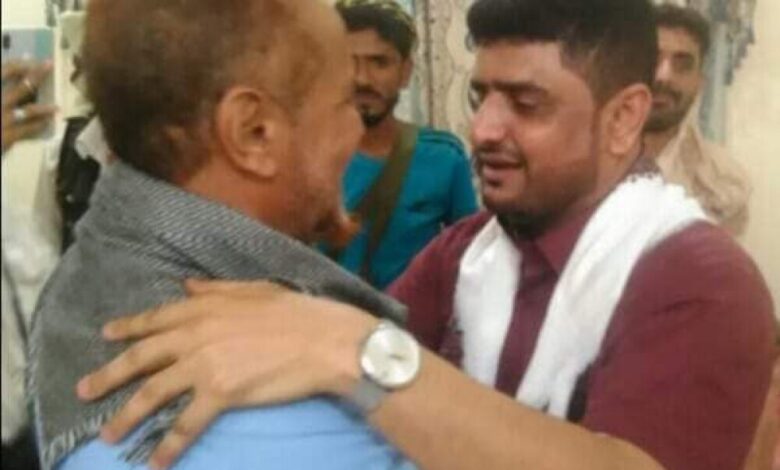 مدير امن ابين يزور احمد المرقشي بمنزله في عدن