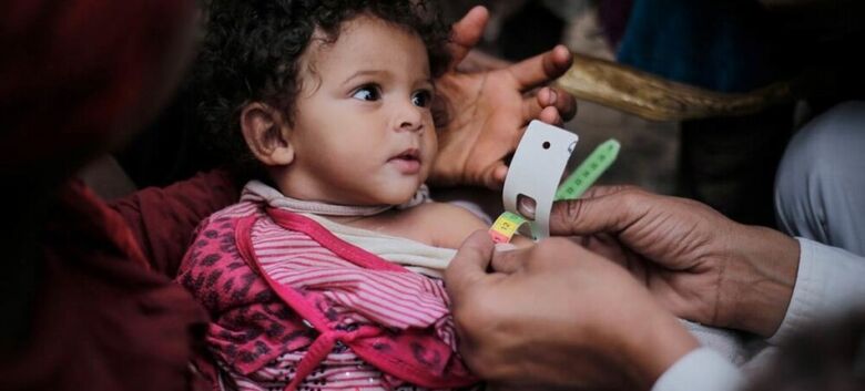 في منتصف الليل رحلة للبحث عن "حقنة".. هكذا يعاني اليمنيين من انعدام الأدوية
