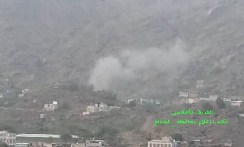 مليشيات الحوثي تقصف قرى مريس بصواريخ الكاتيوشا