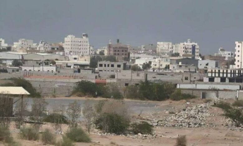 مليشيا الحوثي تشن قصف مدفعي على مواقع القوات المشتركة في الدريهمي