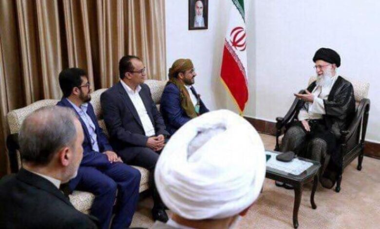وزير إماراتي يعلق على لقاء الحوثيين بخامنئي