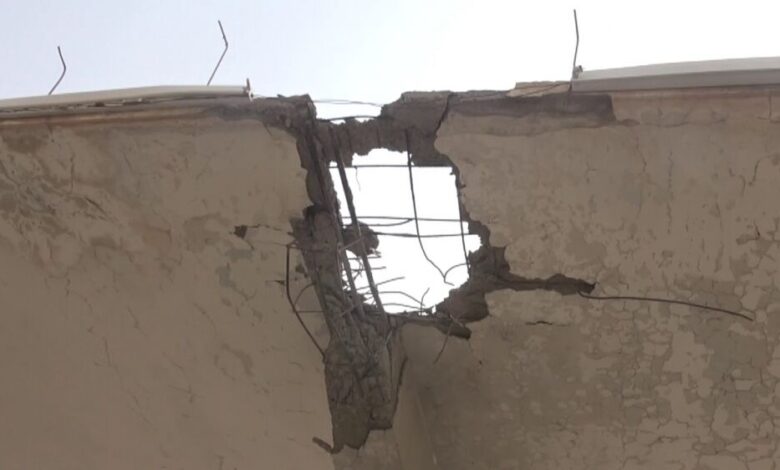 مليشيات الحوثي تقصف محطة مشتقات نفطية في مديرية حيس بالحديدة