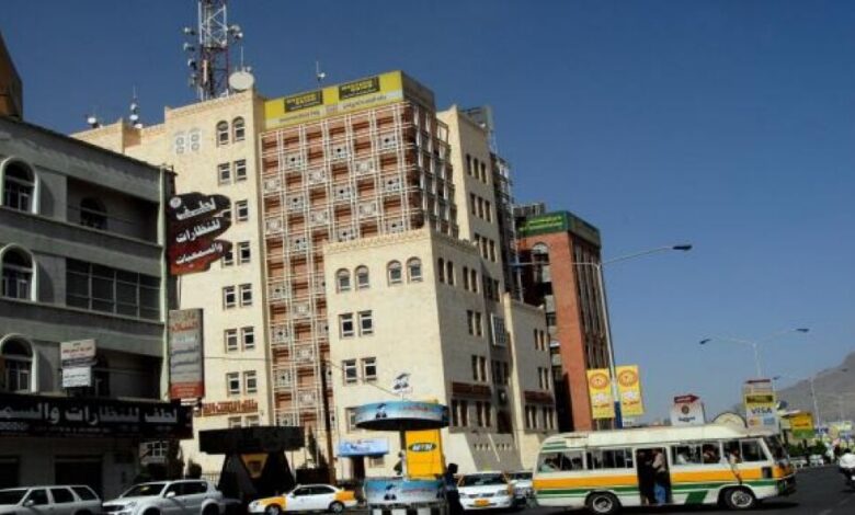 الحوثيون يرفضون الإفراج عن مدير بنك اليمني الدولي وعدد من موظفيه