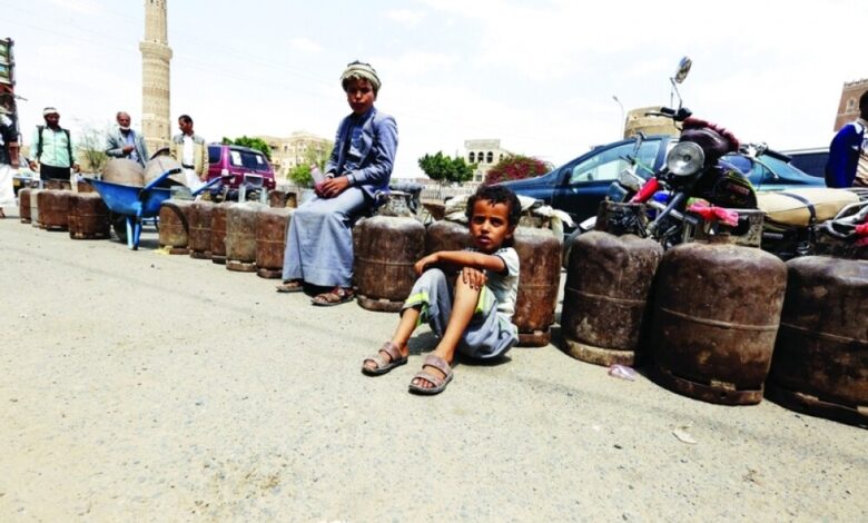 صحيفة إماراتية: الحوثي يفرض المذهبية على المدارس