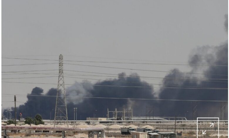 طائرات الحوثيين المسيرة تصيب معملين لأرامكو والسعودية تعلن احتواء الحرائق