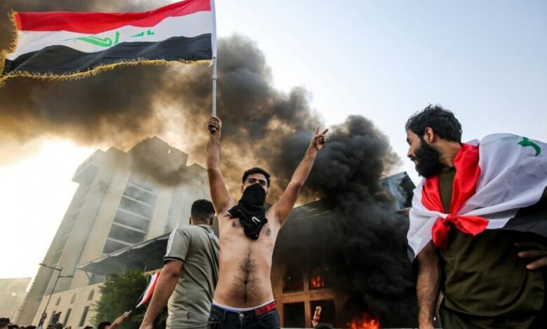 قتيلان و82 مصاباً حصيلة تظاهرات بغداد.. صدامات وهتافات ضد إيران