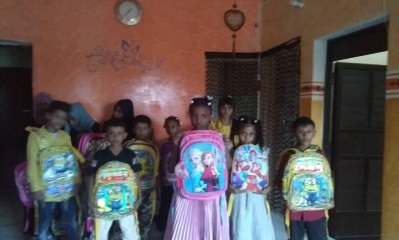 جمعية الأسرة والمجتمع بزنجبار تدشن توزيع الحقيبة المدرسية للأيتام بأبين