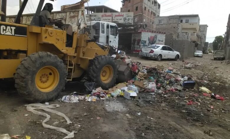 صندوق النظافة بعدن ينفذ حملة مكثفة ممتدة بمنطقة الممدارة بالشيخ عثمان