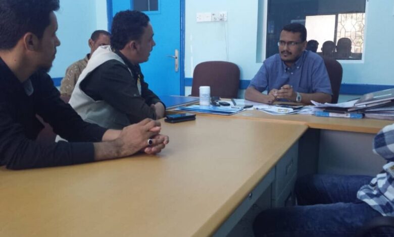 شبوة : مدير لجنة الانقاذ الدولية " IRC" يزور ويشيد بمركز الطوارئ التوليدية في مدينة عزان