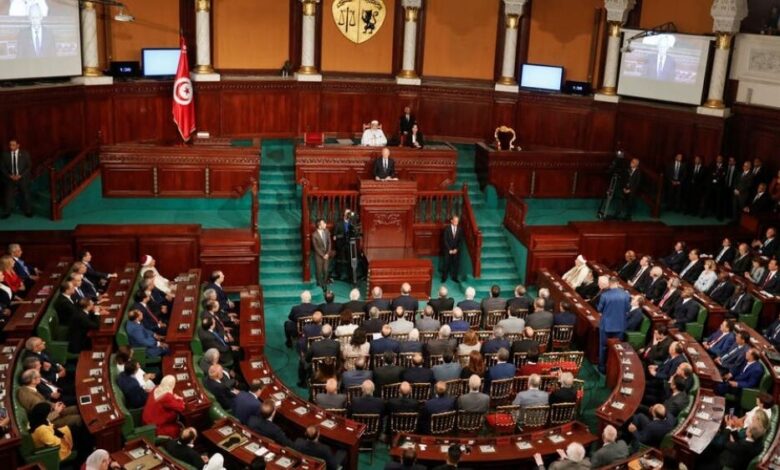 برلمان تونس يبدأ أولى جلساته.. وهوية غامضة للرئيس