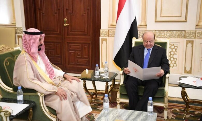 الرئيس هادي يتسلم رسالة خطية من أمير دولة الكويت