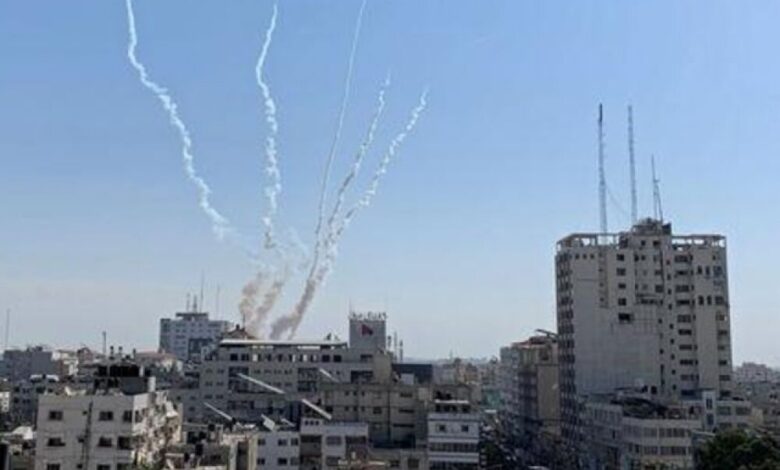 تجدد إطلاق الصواريخ الفلسطينية والضربات الجوية الإسرائيلية يزعزع تهدئة هشة