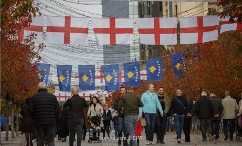 استقبال تاريخي لسترلينج ومنتخب إنجلترا في كوسوفو