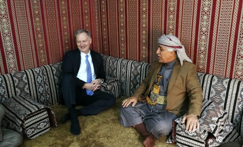 السفير الأمريكي لدى اليمن يلتقي عضو مجلس الشورى _ رئيس مجلس مشائخ قبائل أرحب في الرياض