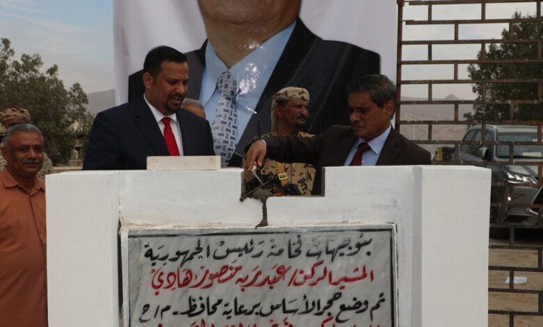 البحسني يضع حجر الأساس للمركز التجاري التابع للمؤسسة الاقتصادية اليمنية