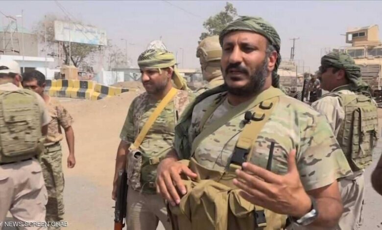 صحافي يمني يوضح الفرق بين معسكر المخلافي وقوات الانتقالي وطارق صالح