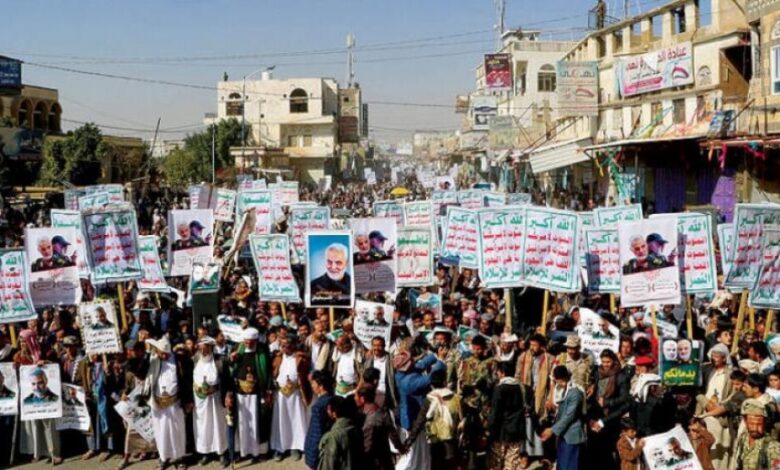 الحوثيون يعمّقون ولاءهم لإيران بحشد مظاهرات