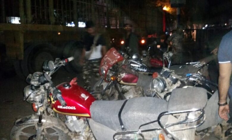 قوات الحزام الأمني تضبط عدد من الدراجات النارية وتنفذ زيارة تفقدية لنقاط التفتيش بالشيخ عثمان