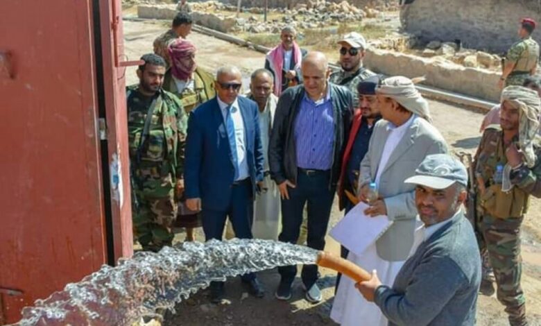 محافظ تعز والقائم بأعمال وزير المياه يتفقدان مشاريع المياه بالتربة