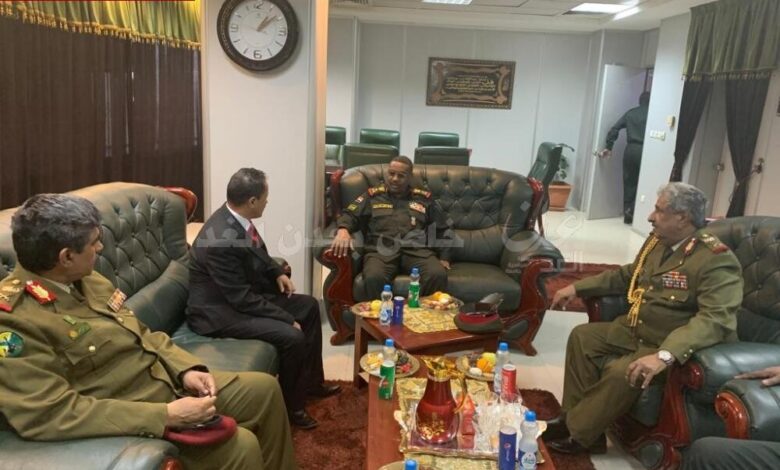 نائب رئيس هيئة الأركان العامة السوداني يستقبل رئيس هيئة التدريب والتأهيل اليمني في مكتبه بوزارة الدفاع السودانية