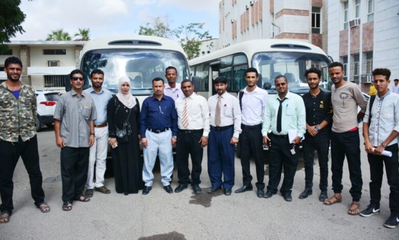 رئيس جامعة عدن يدشن عمل الحافلات المقدمة من البرنامج السعودي للتنمية وإعمار اليمن لكلية العلوم الإدارية