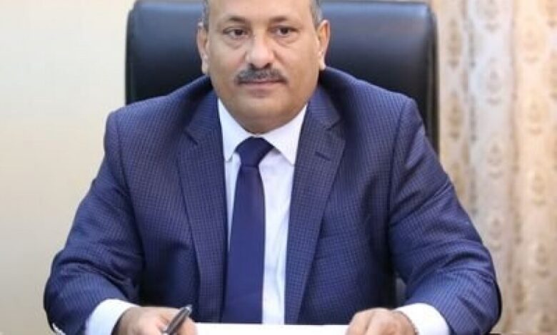 عدن .. نائب وزير الصناعة والتجارة يناقش آليات الحفاظ على اسعار السلع الاساسية