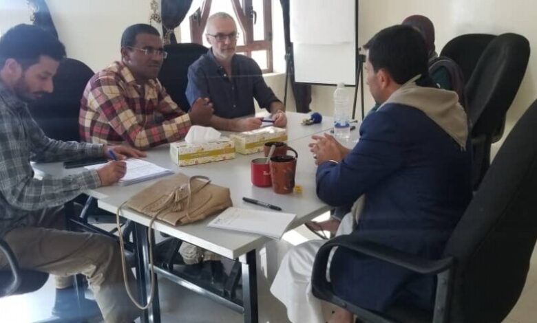 مدير الوحدة التنفيذية بمحافظة صنعاء يلتقي بفريق الهجرة الدولية