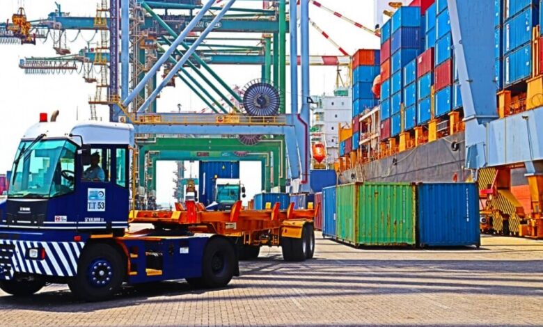 ميناء عدن يحقق أعلى أرقامه القياسية في مناولة البضائع الجافة خلال 2019