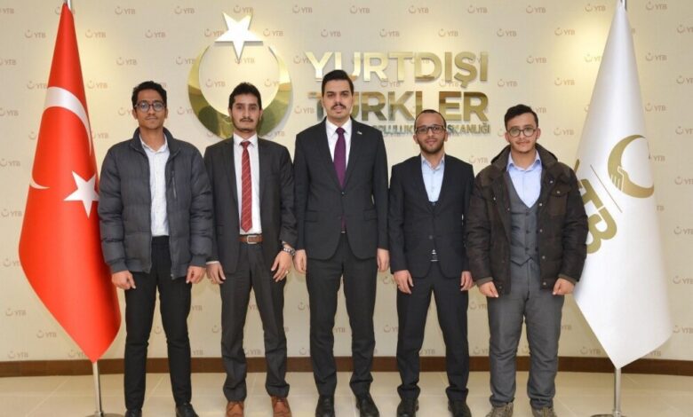 إتحاد الطلاب اليمنيين بتركيا يزور هيئة المنح التركية بعد رفض مؤسسات وشخصيات يمنية استقبالهم