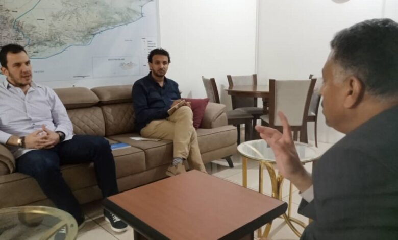 القائم بأعمال محافظ عدن يلتقي مستشار الشؤون السياسية في مكتب المبعوث الأممي لليمن