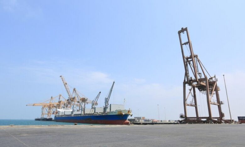 مسؤول يمني: أسلحة إيرانية وصلت للحوثي عبر ميناء الحديدة