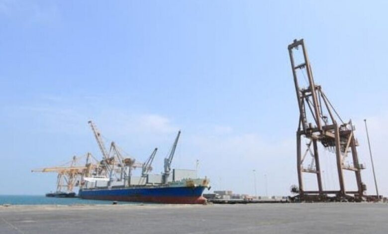 وكيل أول محافظة الحديدة: أسلحة إيرانية وصلت للحوثي عبر ميناء المحافظة
