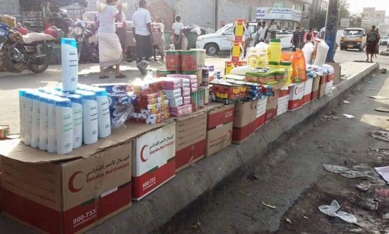 عقب تدهور سعر الصرف.. موجة غلاء تضاعف معاناة المواطنين في عدن
